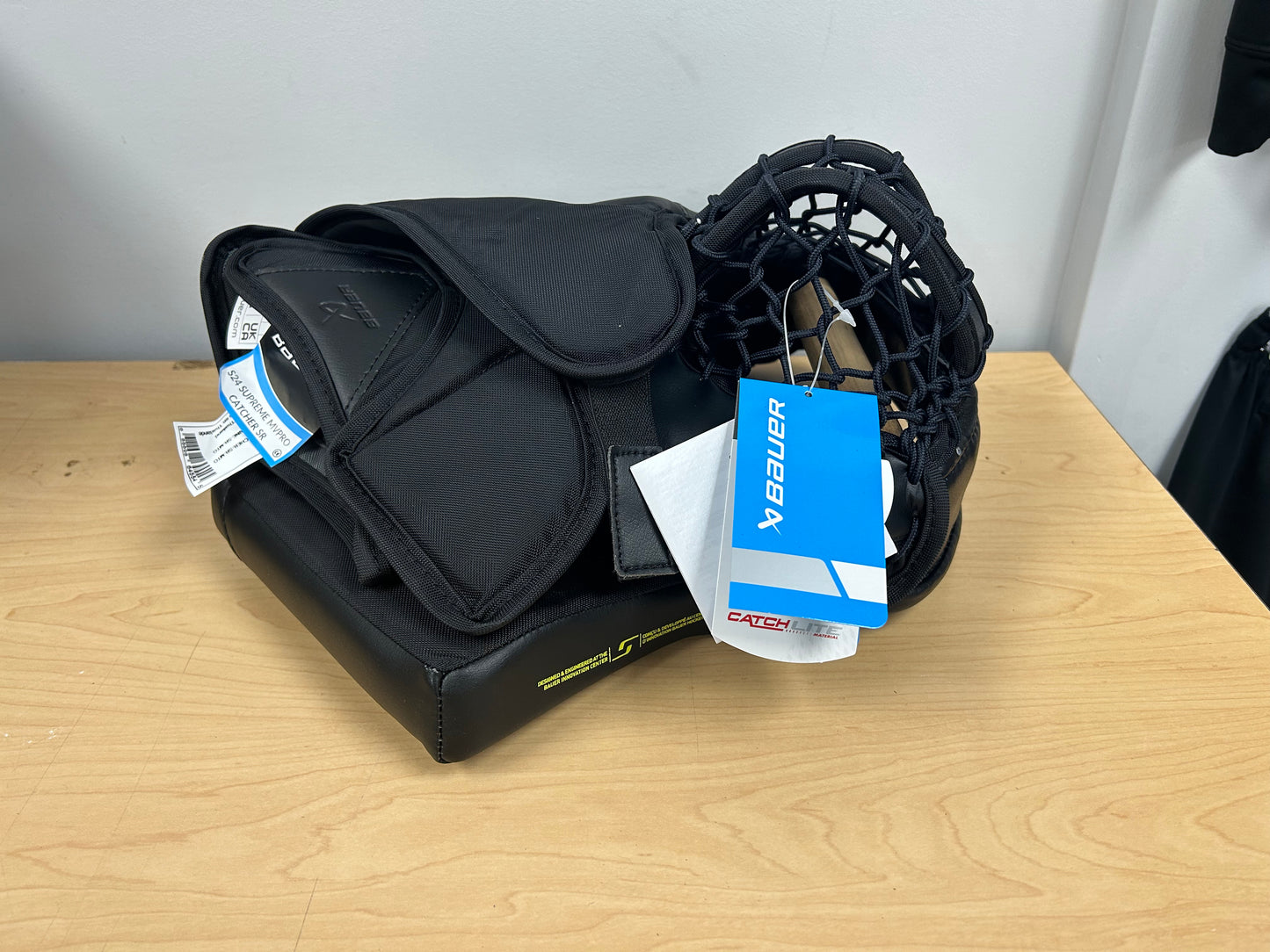 Bauer MV Pro Sr. glove - Black