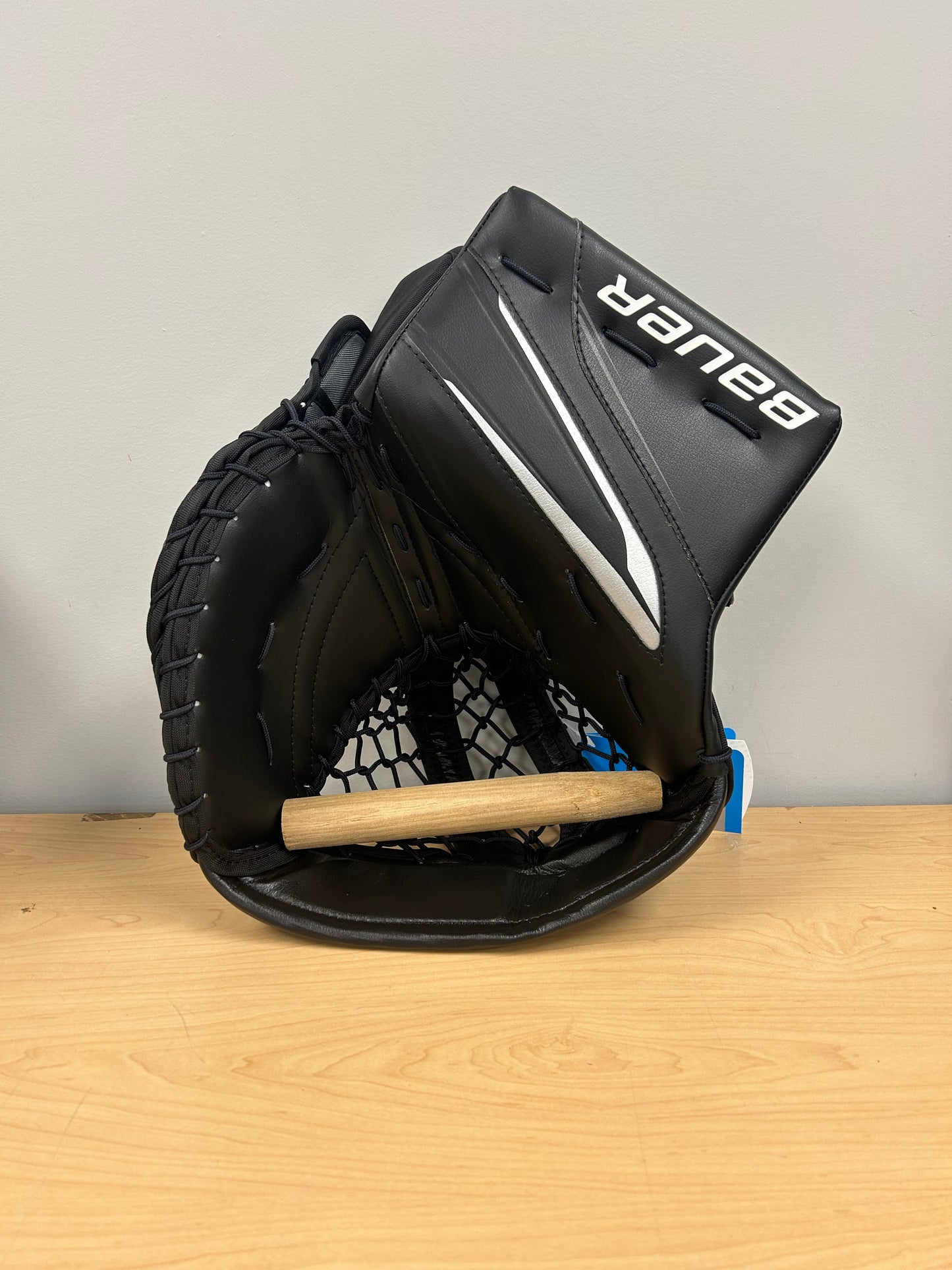 Bauer MV Pro Sr. glove - Black