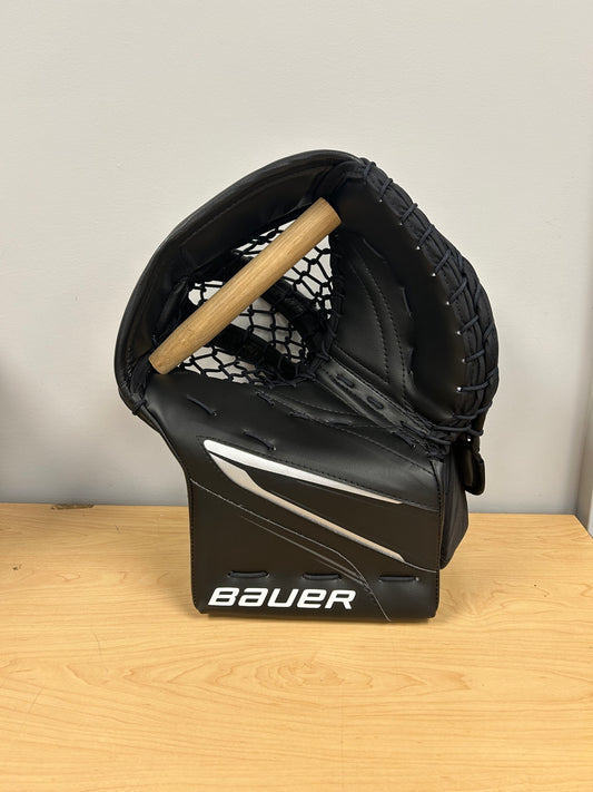 Bauer MV Pro Sr. glove - Black